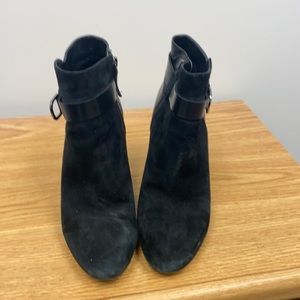 White House black market size 8.5